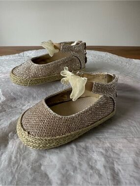 Stuart Weitzman Kids Glitter Espadrille Mary Janes in Champagne Gold